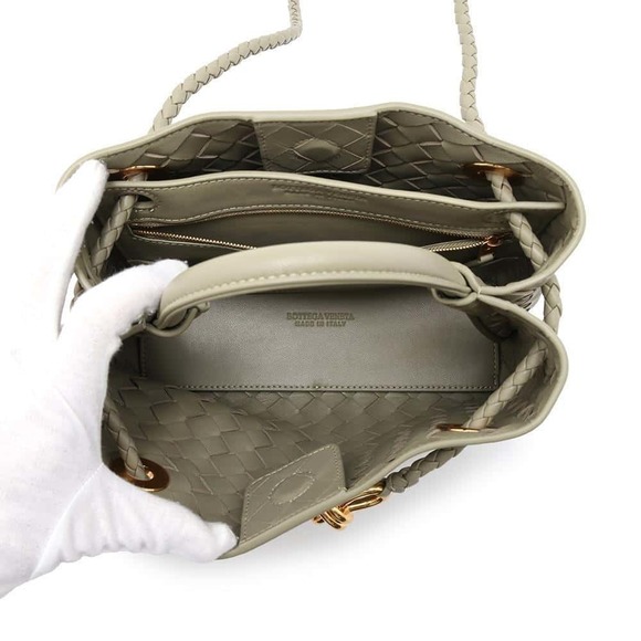 Bottega Veneta Handbag Andiamo Lambskin Bag - Picture 7 of 15